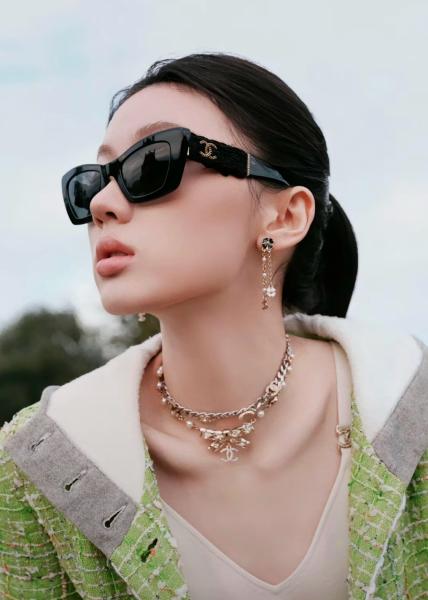 2025P Black White Enamel Mini Clover Camellia Diamond C Pendant Earrings
