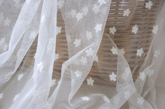 Белая флористическая ткань цвета слоновой кости шнурка сетки нейлона хлопка вышивки ширина 59 дюймов
