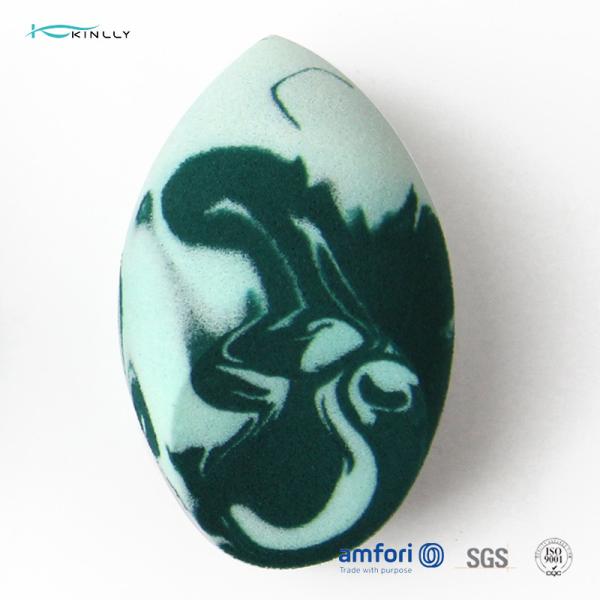 Смешивая губка слойки макияжа