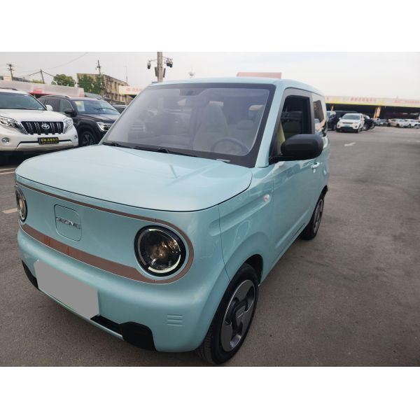 Geely 2024 Panda Mini Good Price 200km Small Deposit Used Electric Car Cheap Made in China 4seats in Stock Cheap Vehicle