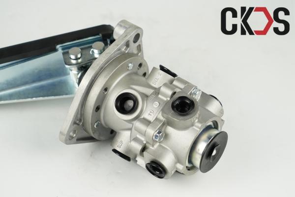 241-02903 Mitsubishi Fuso FV413 Foot Brake Valve