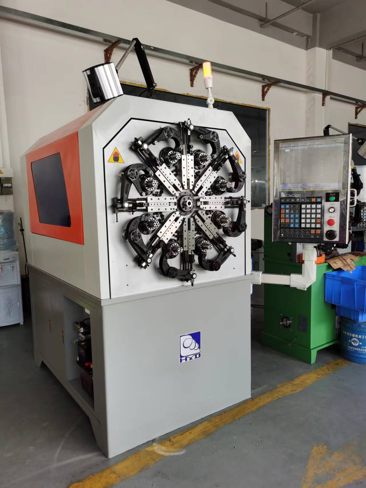 Высокоточная CNC-машина с пружиной HYD-20T-5A с пятью осьми с вращением проволоки