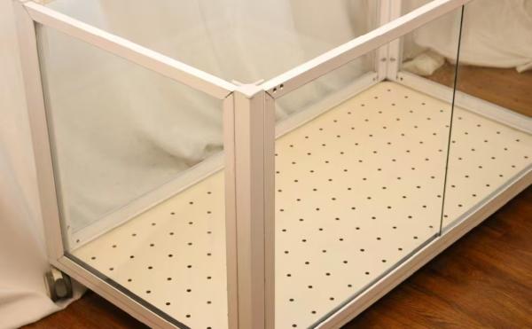 小型から中型のペット用軽量で移動しやすいペットケージ