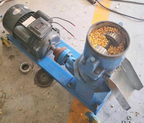 Diesel Electric Wood Pellet Machine Mill 3CR13 Alloy Metal Bagasse Tobacco Residue