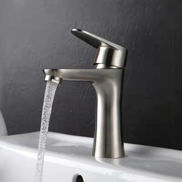 Stainless Steel Mixing Valve for Multifunctional Hot and Cold Water Tap in Bathroom