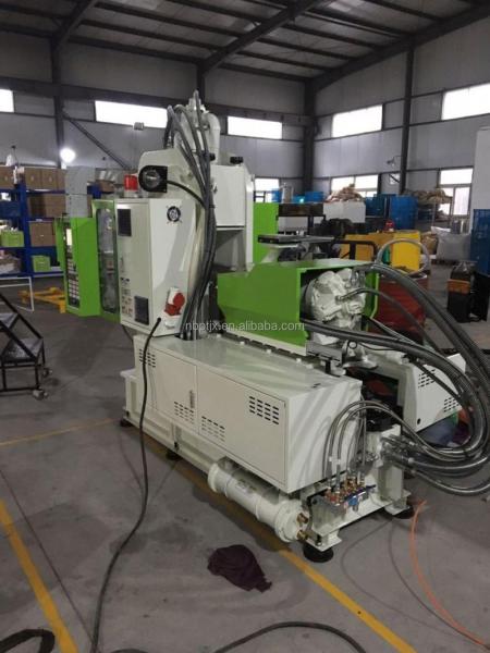 Máquina de inyección vertical Máquina de fabricación de plástico para automóviles