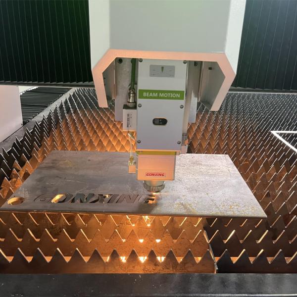 Raytools Laser Head Metal Stainless Steel Tube and Iron Sheet Automatic Closed Fiber Laser Cutting Machine