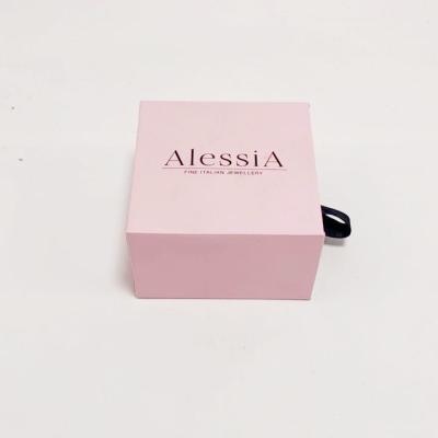 O brinco cor-de-rosa de Kraft da caixa de papel da joia da cor encaixota a caixa de presente pequena da colar