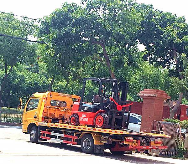 Diesel Powered Warehouse Lift Truck XinChai Engine 20km/H Max Driving Speed