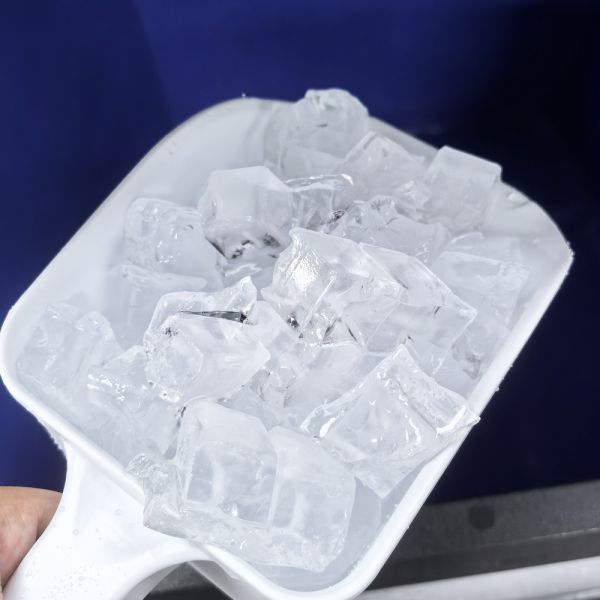 Commercial Cube Ice Machine energy saving design producing clear ice cubes perfect for food service and beverage industries