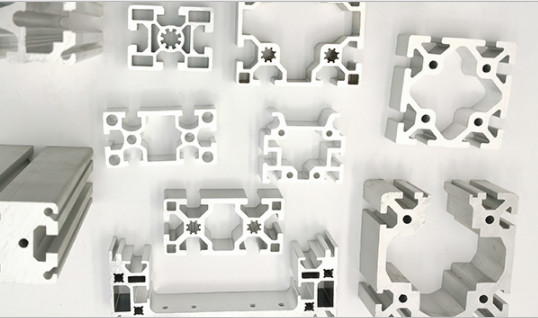 A extrusão AL6061 de alumínio perfila o perfil de alumínio do entalhe do OEM V