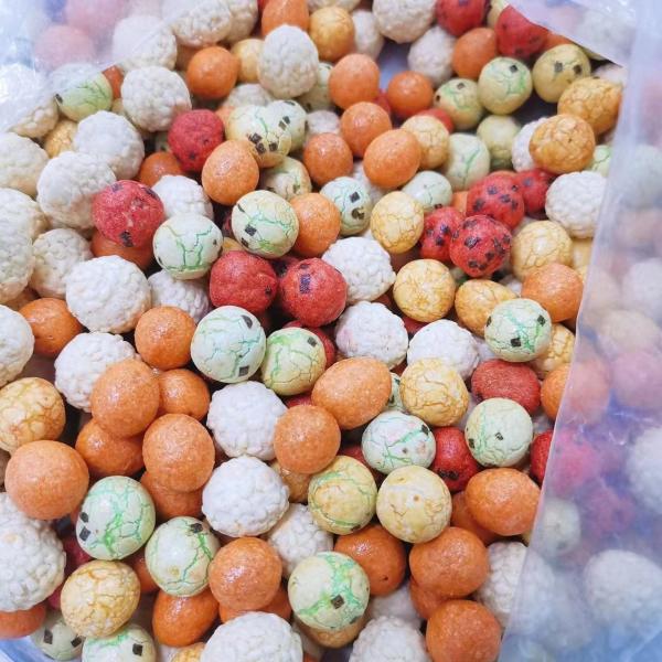 Le style japonais a rôti les arachides enduites mélangées d'arachide de casse-croûte d'algue colorée de sésame