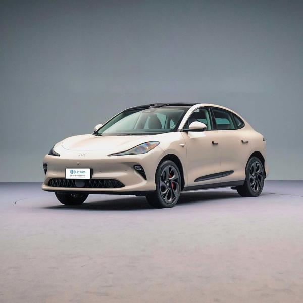 SUV électrique de taille moyenne à 4 places avec une vitesse de pointe de 320 km/h