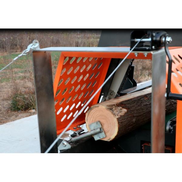 El procesamiento de leña se hace fácil con este divisor de leña de gasolina