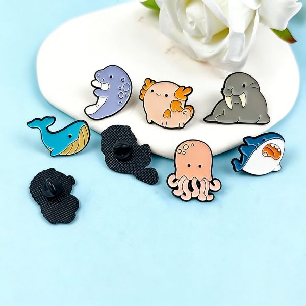 Custom gold metal lapel pins with soft/hard enamel from China wholesale for hats and clothes.