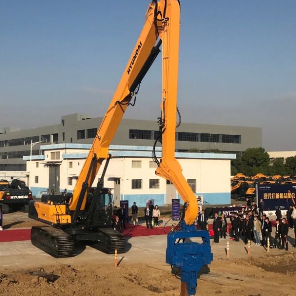 Marteau de pile hydraulique de vibro de sol dur de 12 mètres/force vibratoire du bélier de feuille 420 KN