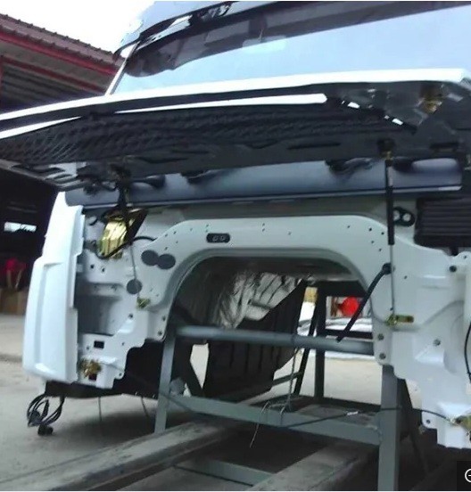 Cabina a estrenar de los recambios del camión de FAW J5