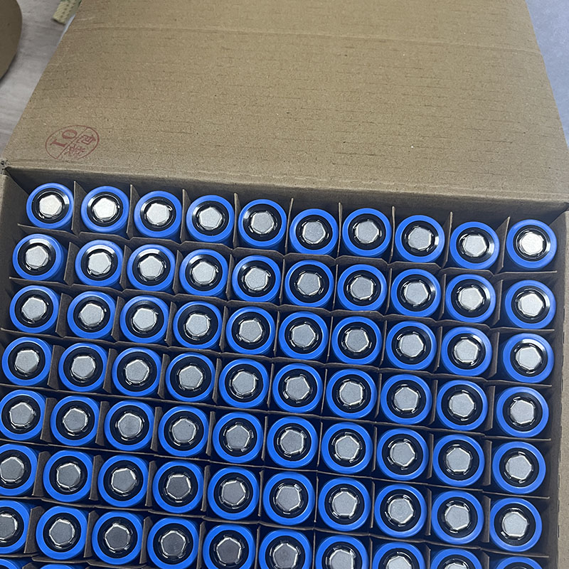 18650 Lithium Ion Battery Cell 1500mAh 30A Discharge Solid State Rechargeable Battery