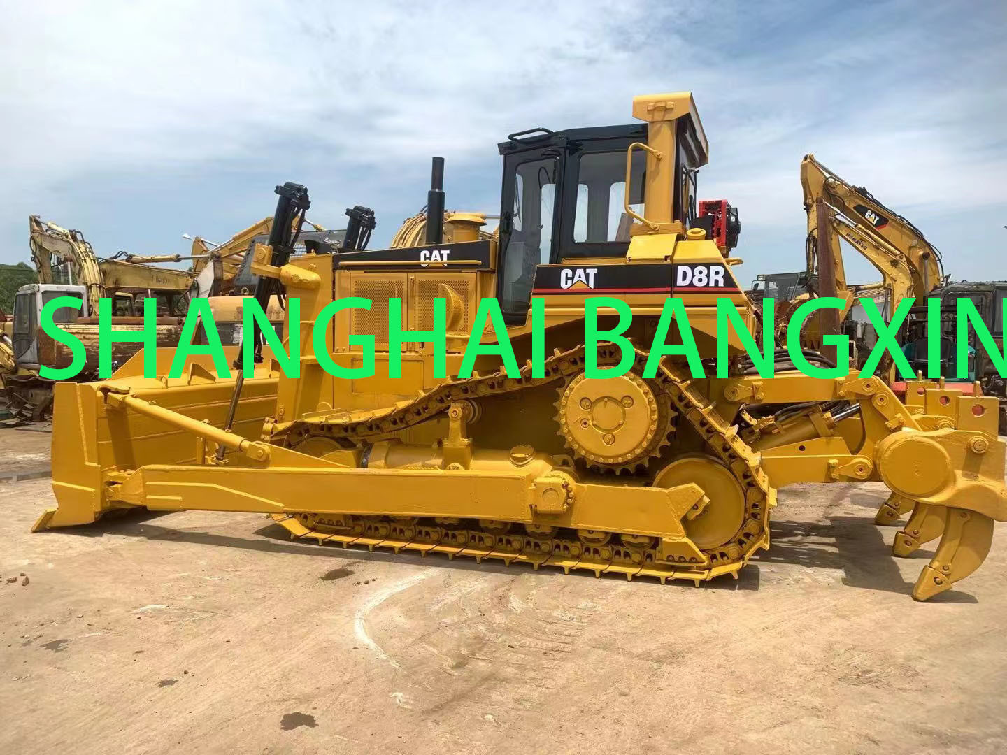 Used CATERPILLAR D8R Dozer Strong Power and Hydraulic Stability Original Japan Made