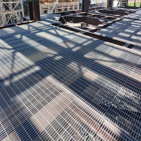 As plataformas industriais do peso Q235 galvanizaram os materiais de construção de aço da raspagem