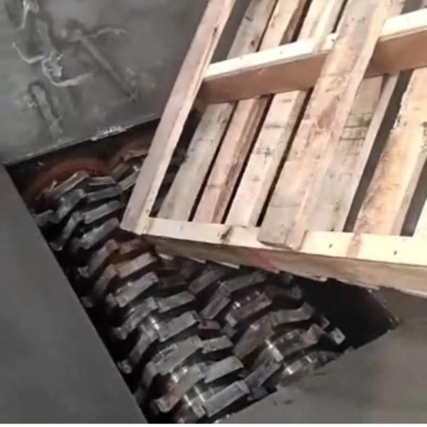 Abandoned Tree Roots and Branches Wood Waste Recycling Shredder with Competitive