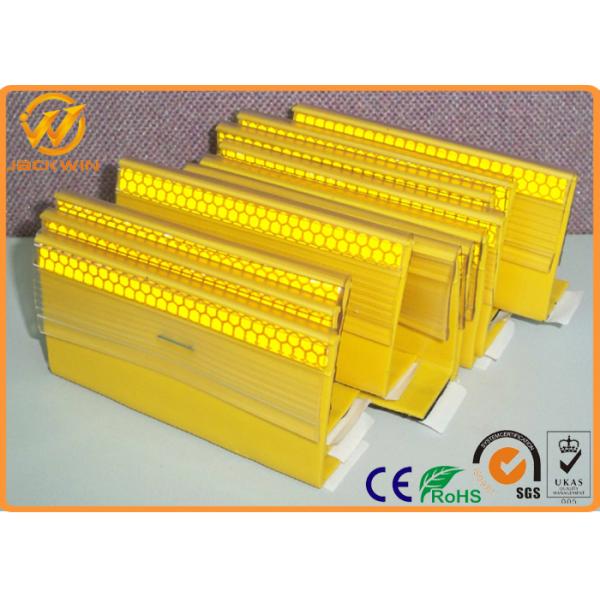 Yellow / White Reflective PU Raised Pavement Marker Rubber Cable Ramps For Highway