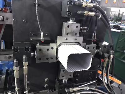 Petit pain carré de tuyau de descente formant la certification de la CE d'acier en métal de machine