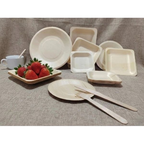 Square Biodegradable Disposable Wooden Tableware Birch Poplar Plate For Upscale Catering