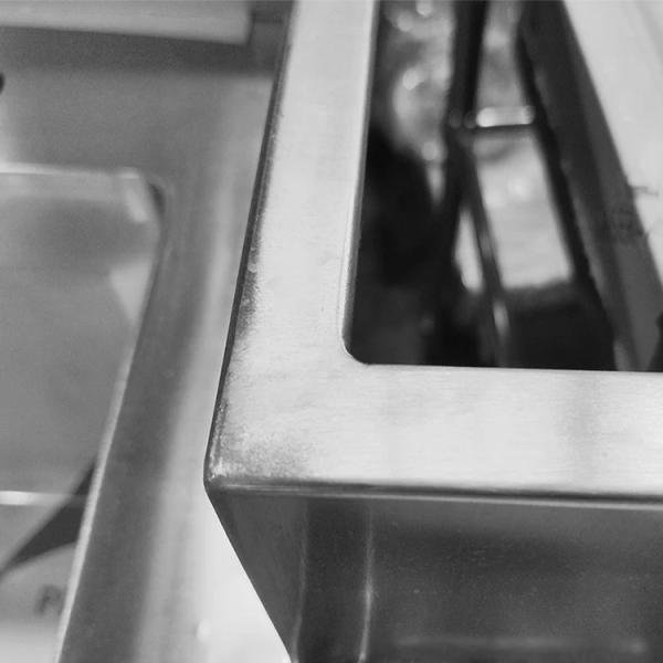 Кухонный стол из нержавеющей стали и раковина