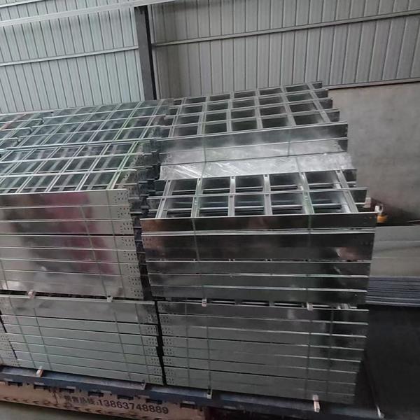 100mm Silver Metal Cable Tray For Wall Mounted Installation And Space Optimization