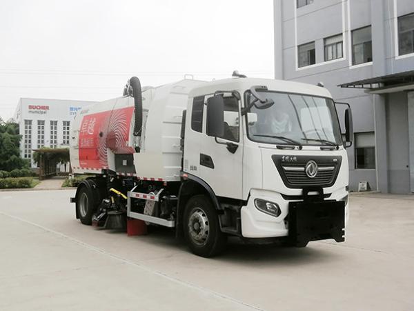 Low Pressure Street Cleaner Truck With Anti Collision Bag And Decorative Strip
