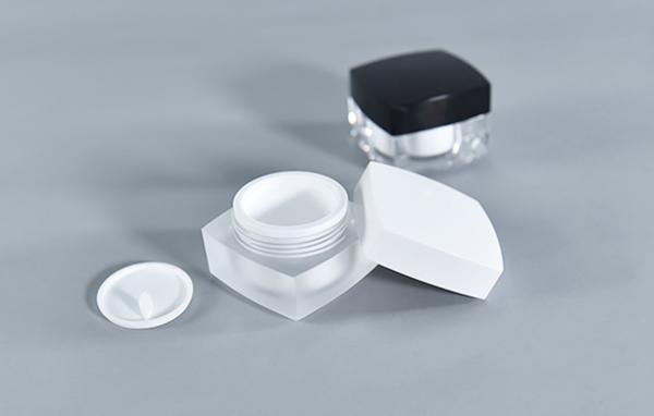 Sgs High End 100ml Acrylic Bottle And Jar Plastic Facial Toner Spray Bottle