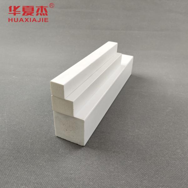 PVC résistant à l'humidité planche de vinyle blanc moulé en PVC pour la décoration de bâtiments