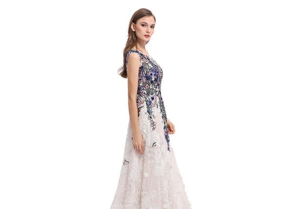 White Lace Embroidery Floral Sleeveless Formal Evening Gowns With Built - In Bra
