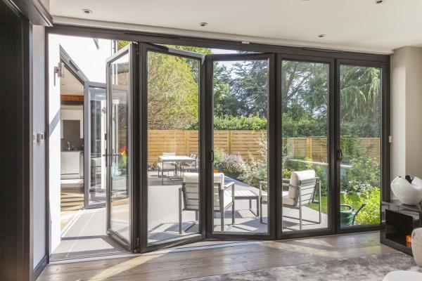 Powder Coating Frame Finishing Aluminum Folding Doors Aluminum Alloy Hollow Toughened Glass