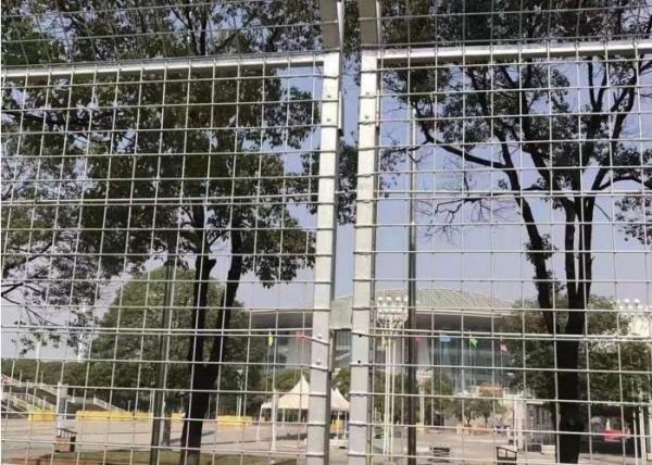 Top de rollo anti de la altura de la corrosión los 2m que cerca la superficie revestida verde oscuro del Pvc