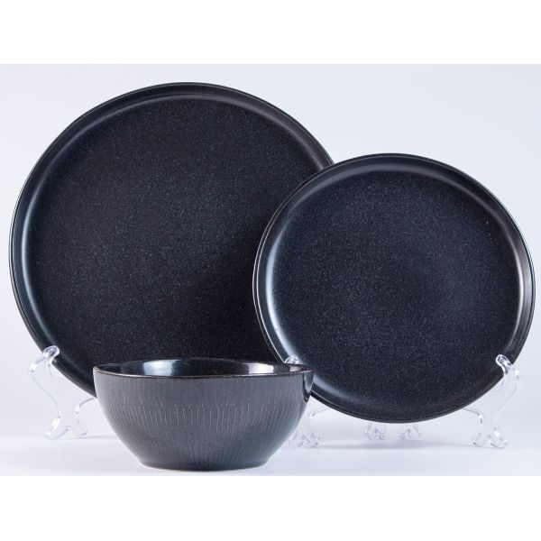 Dinnerware set
