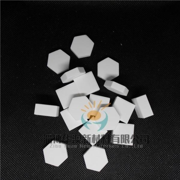 95 Hexagonal Shape Alumina Ceramic Tile Alumina Material For Steel Industry