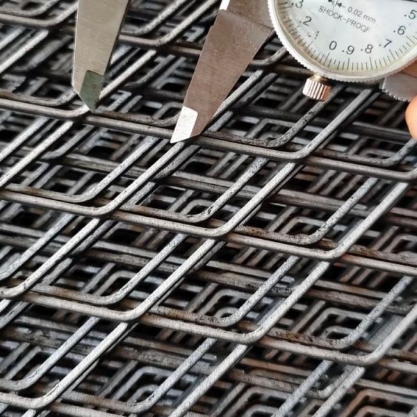 High Load Capacity Expanded Metal Mesh, 8mm 1m x 3m Flooring Panel for Industrial Use