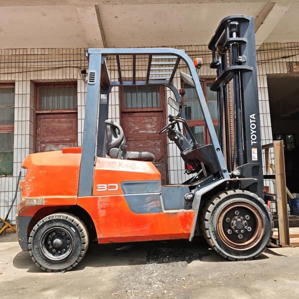 Carretilla elevadora Toyota usada de 3 toneladas, altura de elevación 4m, motor diésel, usada, original de Japón, máquina de segunda mano