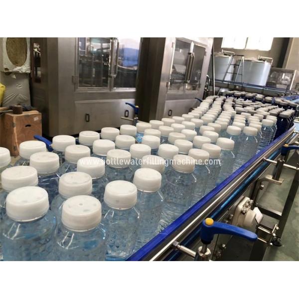Jus en plastique automatique de bouteille, remplissage de l'eau minérale et