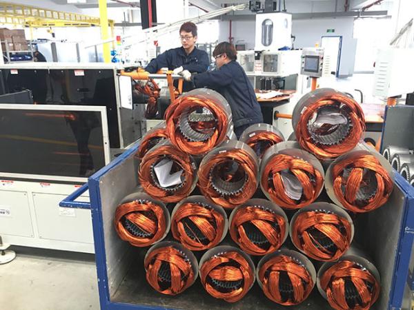 Máquina de formação dando forma de enrolamento final da bobina de estator