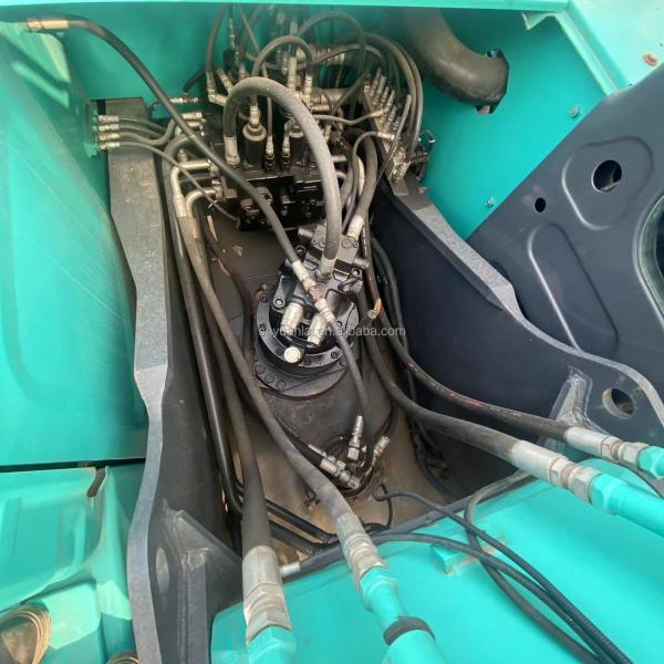 Kobelco SK200 SK210 Excavatrice à rampe avec une capacité de seau de 0,8 m3 et une puissance de 114 kW