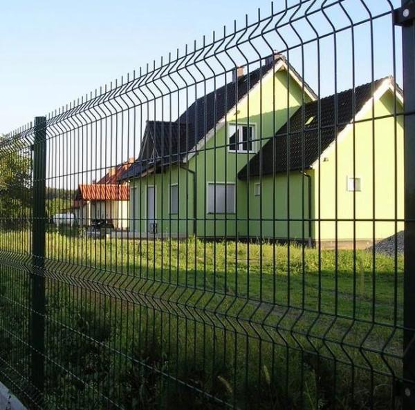 PVC Coated 50*200mm Mesh 3D Curved Welded Wire Mesh Fence with Peach Post