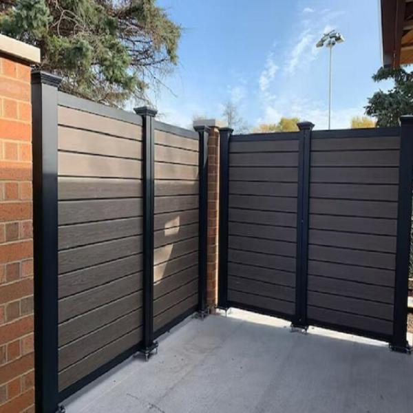 Outdoor Garden Privacy Fence with 6063 Grade Aluminum Horizontal Slat Panels and Design