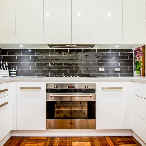 Family Kitchen Cabinet Design White Simple High Gloss Kitchen Cabinet With Handles