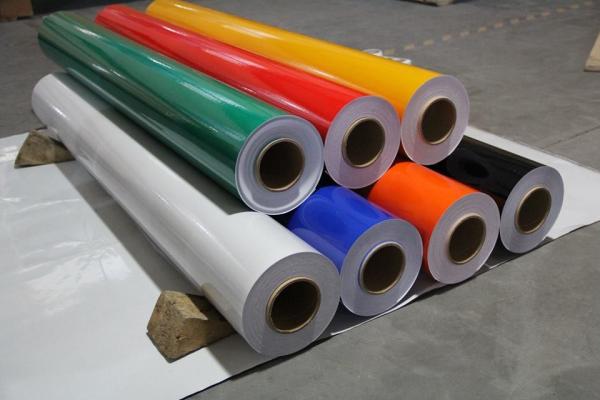 Folha de vinil refletora PET de qualidade publicitária Durabilidade 1 ano Resistente aos raios UV para sinalização rodoviária