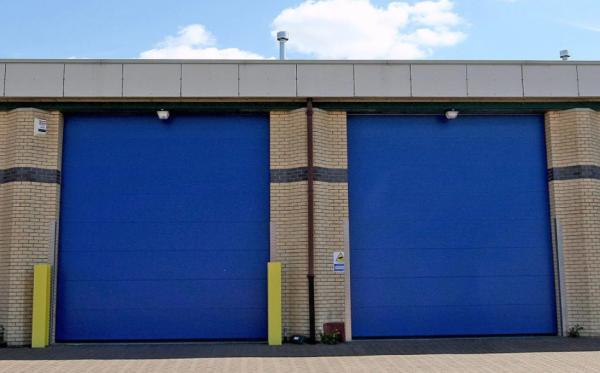 40mm 50mm Panel Insulated Sectional Doors 380V Galvanized Steel Garage Door
