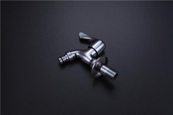Simple Cold Brass Bibcock Outside Water Faucet , Polished Laundry Faucet