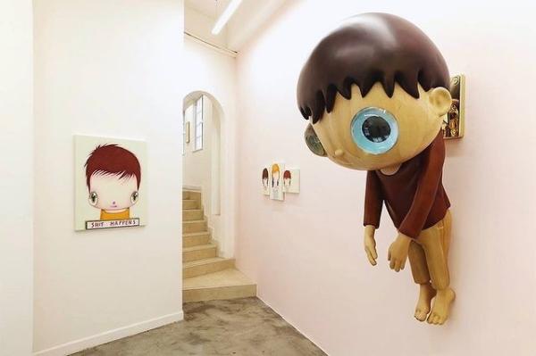 Handpainted Wooden Art Sculpture Gallery With Wall Hanging Type